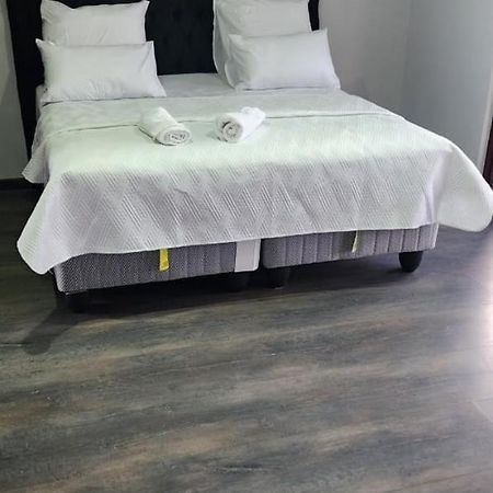 Silent Corner Guest House Roodepoort Dış mekan fotoğraf