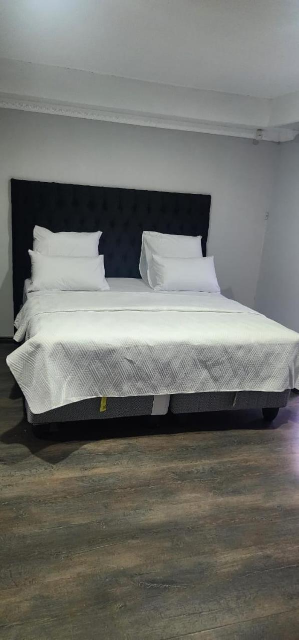 Silent Corner Guest House Roodepoort Dış mekan fotoğraf
